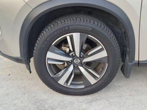 Champagne Silver Metallic 2021 Nissan Rogue SL