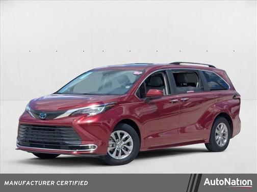 2022 Toyota Sienna XLE 8 Passenger