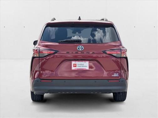 2022 Toyota Sienna XLE 8 Passenger