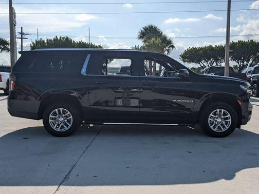 2024 Chevrolet Suburban LT