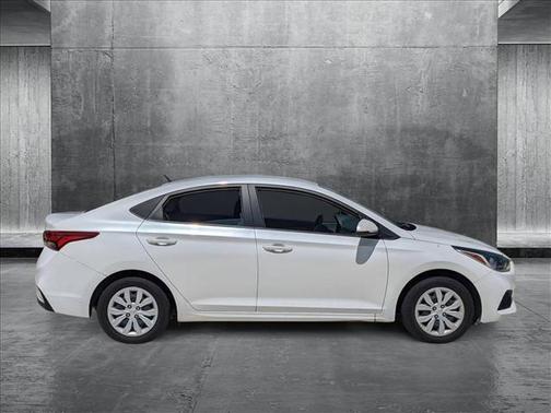 2022 Hyundai Accent SE