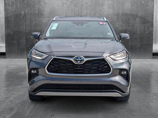 2023 Toyota Highlander Hybrid Platinum
