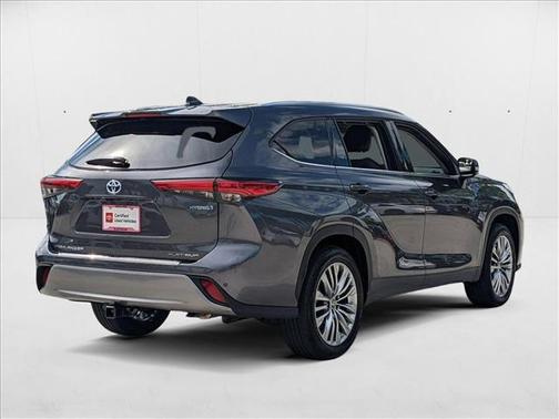 2023 Toyota Highlander Hybrid Platinum