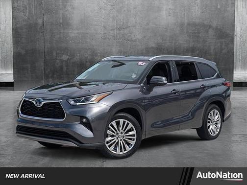 2023 Toyota Highlander Hybrid Platinum