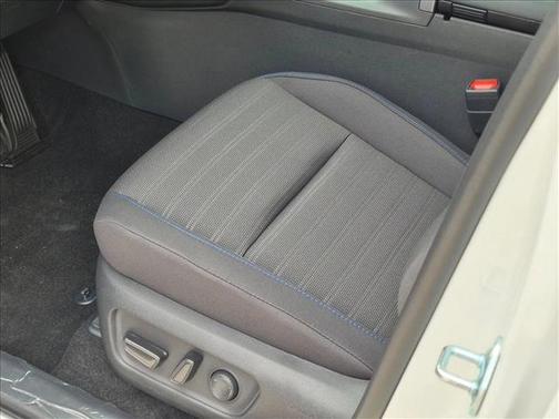 Ice Cap 2026 Toyota RAV4 SE