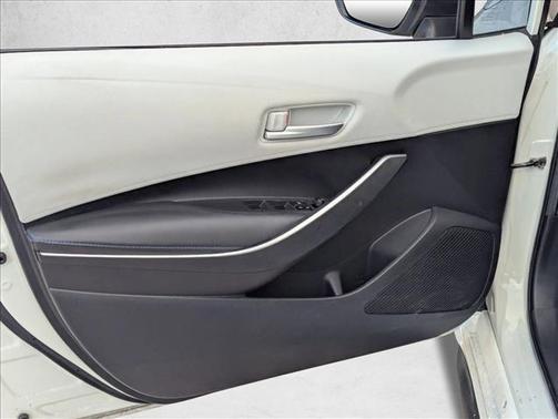 Super White 2020 Toyota Corolla SE