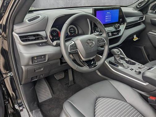2025 Toyota Highlander XSE