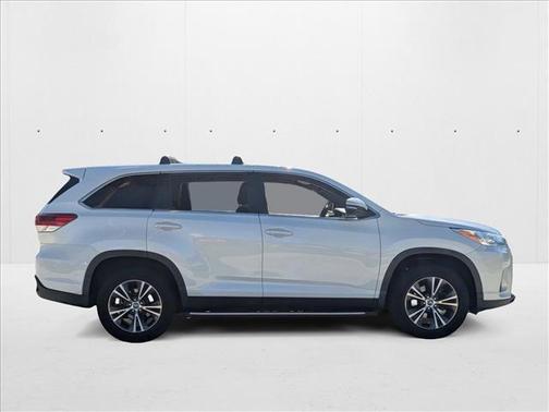 2019 Toyota Highlander LE I4