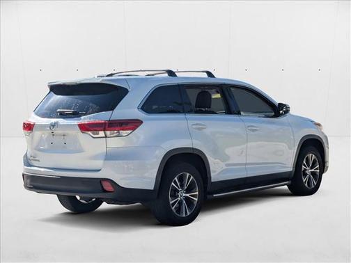 2019 Toyota Highlander LE I4