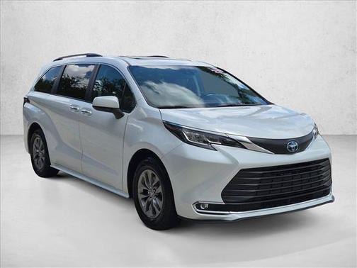 Wind Chill Pearl 2023 Toyota Sienna XLE