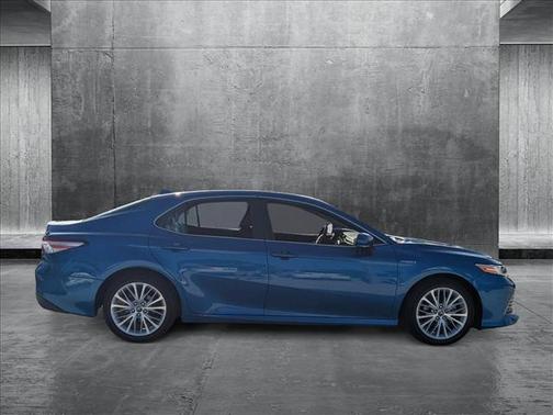 2020 Toyota Camry Hybrid XLE
