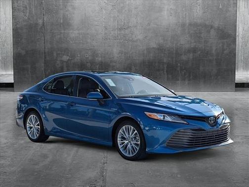 2020 Toyota Camry Hybrid XLE
