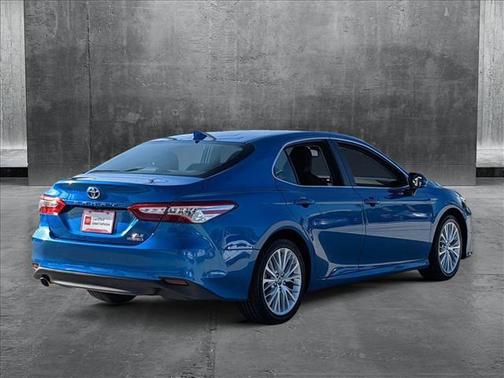 2020 Toyota Camry Hybrid XLE