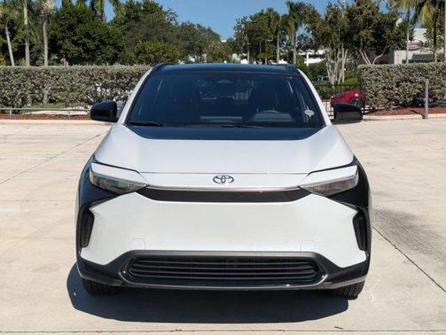 2025 Toyota bZ4X XLE