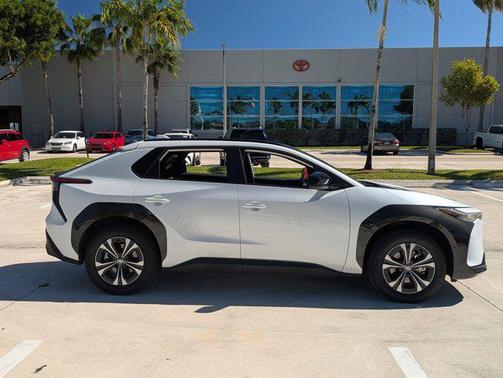 2025 Toyota bZ4X XLE