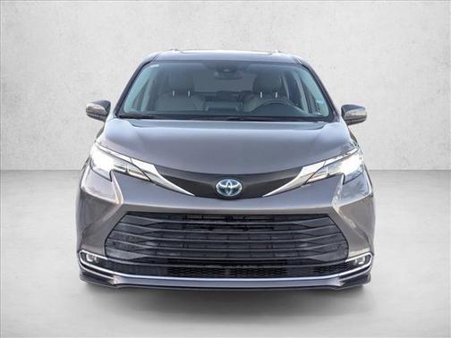 2021 Toyota Sienna XLE 8 Passenger