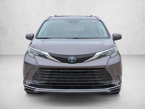 2021 Toyota Sienna XLE 8 Passenger
