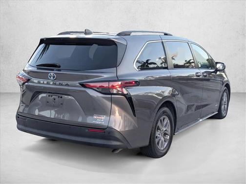 2021 Toyota Sienna XLE 8 Passenger
