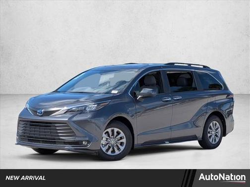 2025 Toyota Sienna XLE