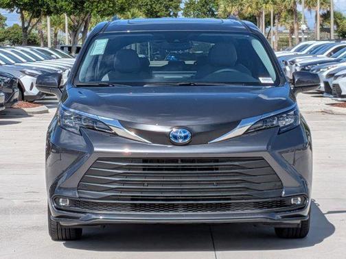 2025 Toyota Sienna XLE