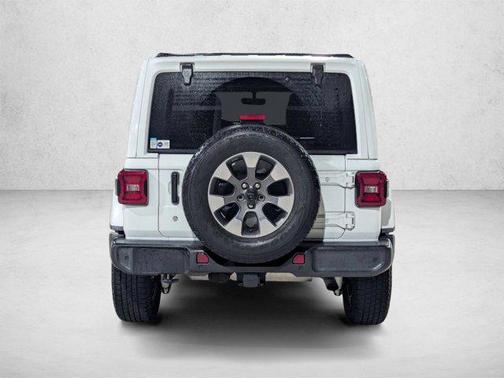 Bright White Clearcoat 2018 Jeep Wrangler Unlimited Sahara