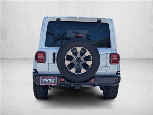 Bright White Clearcoat 2018 Jeep Wrangler Unlimited Sahara