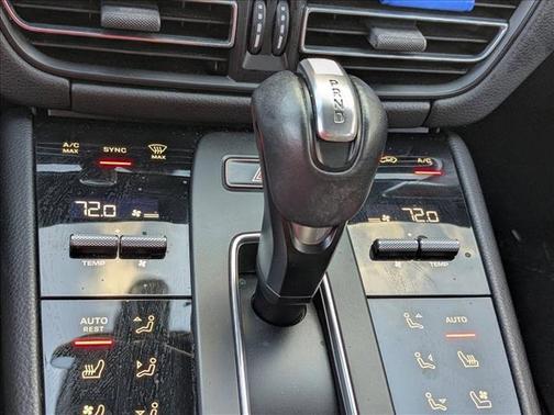 2022 Porsche Macan AWD