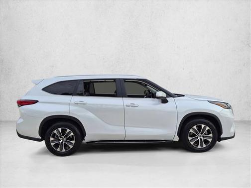 Wind Chill Pearl 2023 Toyota Highlander XLE