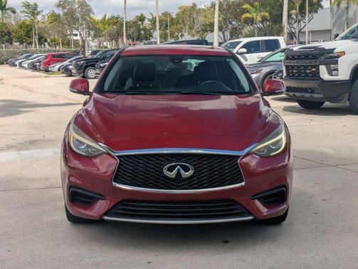 2018 INFINITI QX30 Luxury