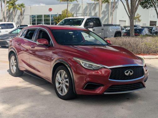 2018 INFINITI QX30 Luxury