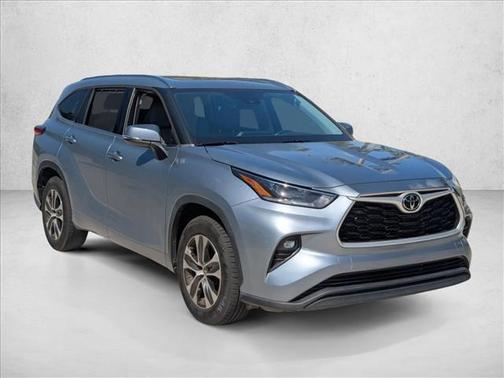 Moon Dust 2021 Toyota Highlander XLE