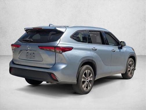 Moon Dust 2021 Toyota Highlander XLE