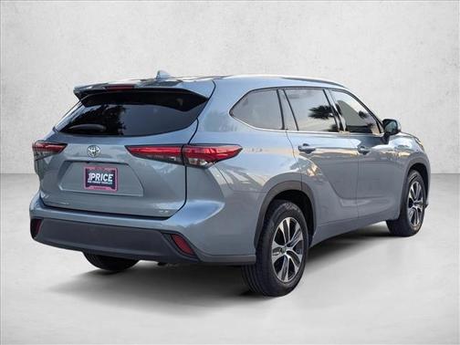 Moon Dust 2021 Toyota Highlander XLE