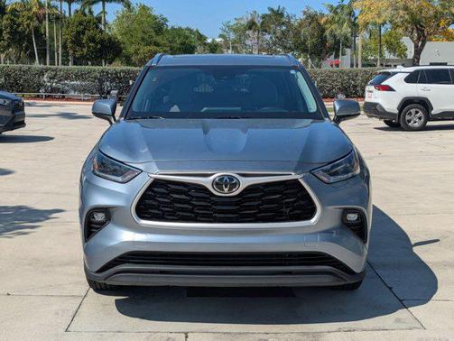 Moon Dust 2021 Toyota Highlander XLE