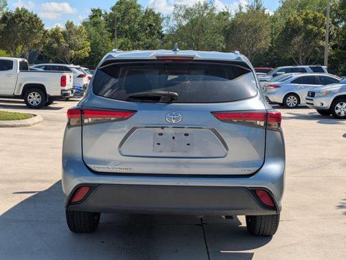 Moon Dust 2021 Toyota Highlander XLE