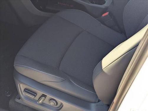 Wind Chill Pearl 2026 Toyota C-HR SE