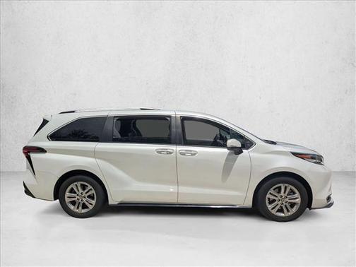 2022 Toyota Sienna Platinum