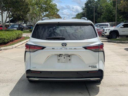 Wind Chill Pearl 2022 Toyota Sienna Platinum