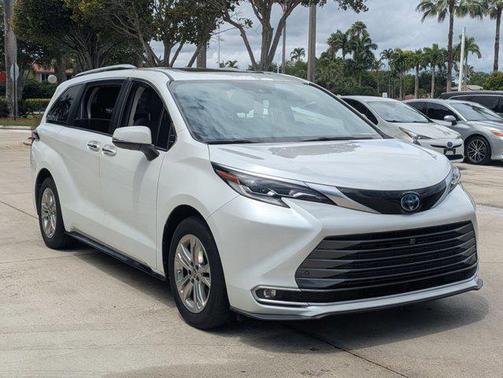 Wind Chill Pearl 2022 Toyota Sienna Platinum