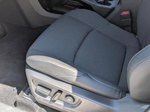 Wind Chill Pearl 2026 Toyota C-HR SE