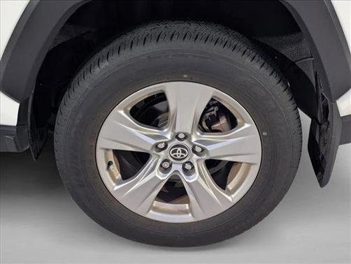 Ice Cap 2025 Toyota RAV4 XLE