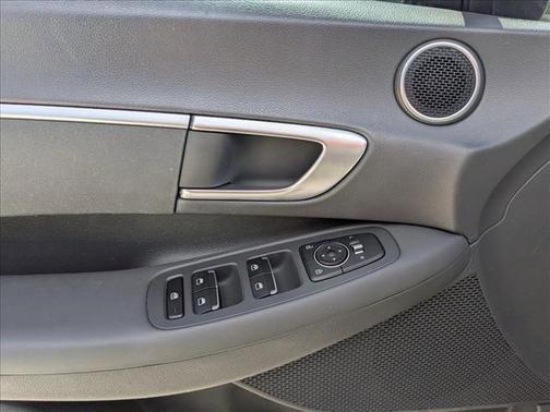 2022 Hyundai SONATA SE