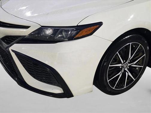 Ice Cap 2023 Toyota Camry SE
