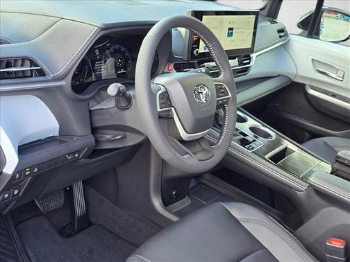 Cement 2026 Toyota Sienna XSE 7 Passenger