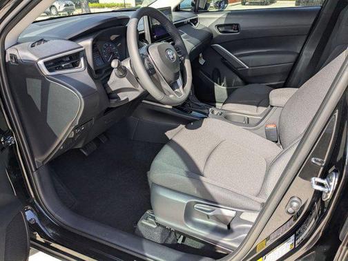 2025 Toyota Corolla Cross LE