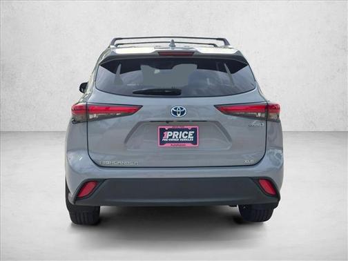 Cement 2023 Toyota Highlander Hybrid XLE