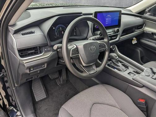 2025 Toyota Highlander LE