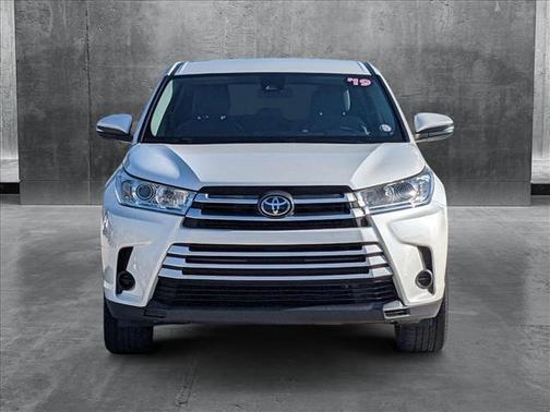 2019 Toyota Highlander LE I4