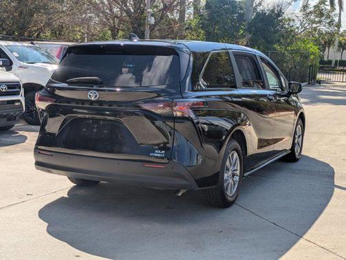 2024 Toyota Sienna XLE