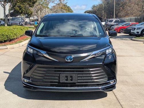 2024 Toyota Sienna XLE